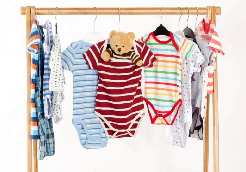 Les indispensables de la garde-robe de bébé